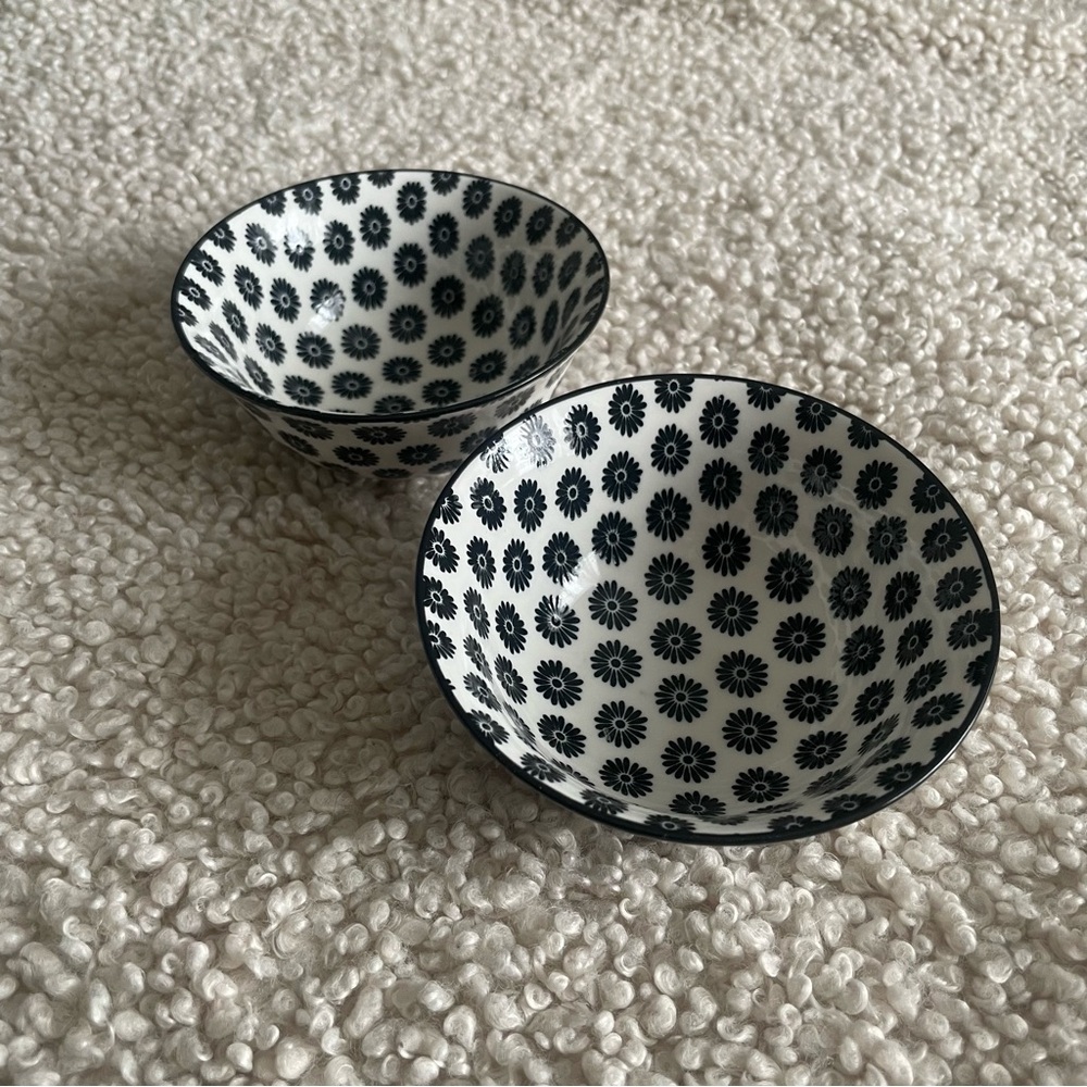 Set of two daisy floral ceramic mini bowls